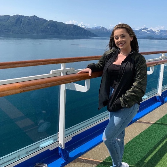 Meet your Posher, Ariel - Picture 1 of 1